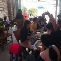 Sang quán cafe bên hông trường đại học Công Nghệ Sài Gòn