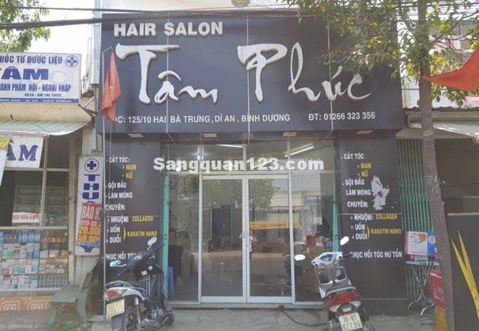 Salon tóc: Chúng tôi hân hạnh được phục vụ và làm đẹp cho bạn tại Salon tóc chuyên nghiệp của chúng tôi. Với đội ngũ nghệ sĩ tóc tài năng cùng với các sản phẩm chăm sóc tóc cao cấp, chúng tôi sẽ mang đến cho bạn một trải nghiệm làm đẹp hoàn hảo.