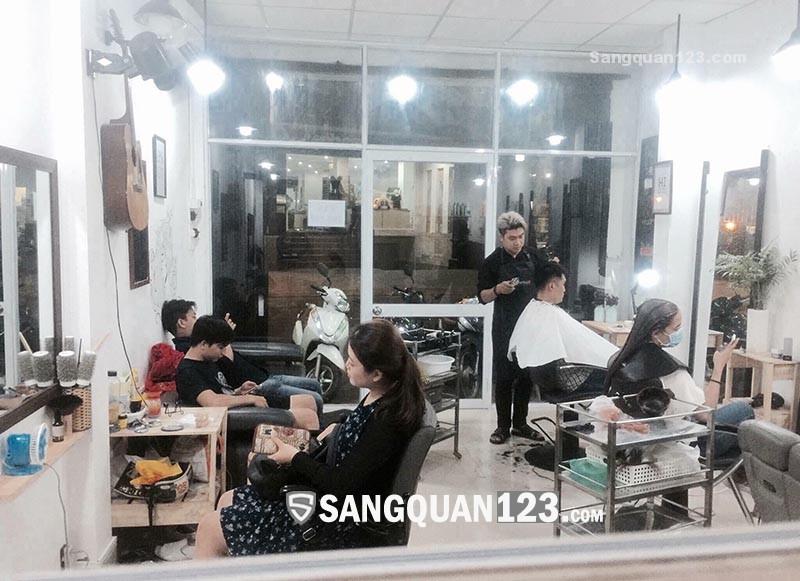 Cần sang Salon tóc Mặt tiền Nguyễn Thái Bình, đang kinh doanh ổn định
