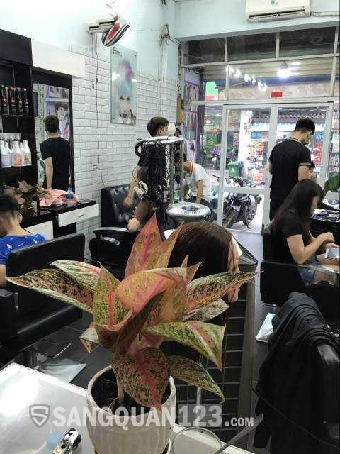 Cần sang gấp salon tóc mặt tiền đường Tôn Đảng, quận 4