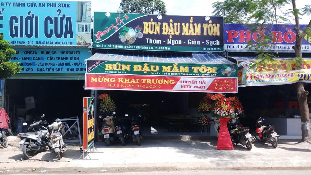 Sang quán Bún Đậu Mắm Tôm. Số 15, đường Nguyễn Thị Đặng (HT27), phường Hiệp Thành.