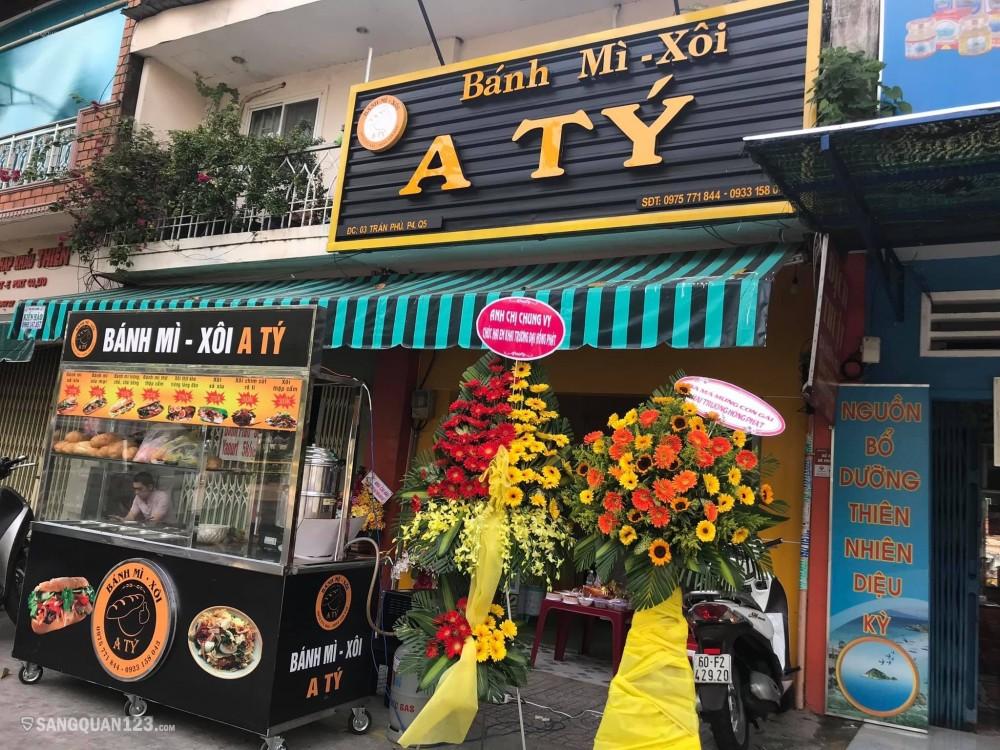 Sang nhượng cửa hàng Bánh Mì - Xôi A Tý đường Trần Phú Q5
