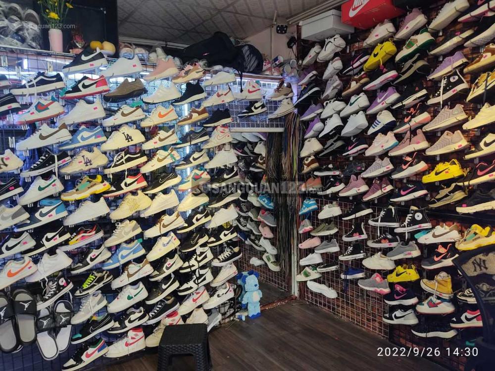 Sang tiệm giày sneaker F1 mặt tiền đường Phạm Thế Hiển, giá thuê mặt bằng chỉ 4 triệu.